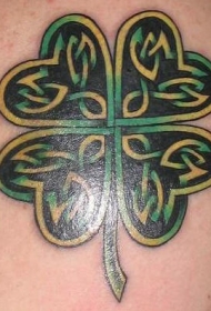 肩部彩色四叶草打结纹身图案