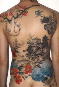 满背美丽的彩色房子与树枝花朵猴子纹身图案