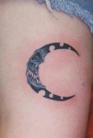 腿部邪恶月亮纹身图案