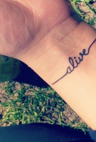 手腕短暂的黑色心电图纹身图案