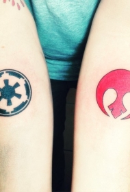 手臂彩色帝国和反抗的象征图标纹身