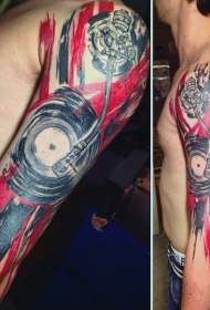 手臂黑色的音乐主题复古唱片纹身图案