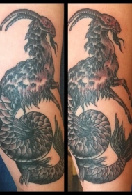 手臂棕色老式的摩羯座纹身图案