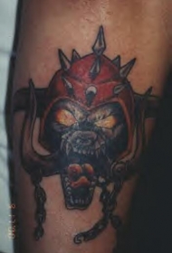手臂彩色保鲁夫兽与角纹身图案