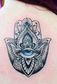 女生背部new school法蒂玛之手彩色纹身图案