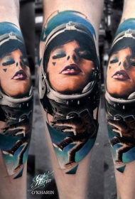 腿部彩色新风格女飞行员纹身图案