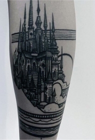 手臂幻想黑色旧城堡纹身图案