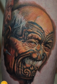 手臂彩色逼真的印度人物肖像纹身图案