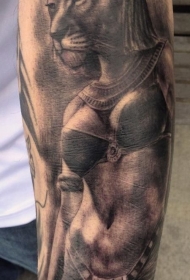 手臂灰色水洗风格埃及女神纹身图案
