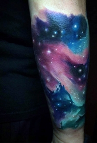 简单设计的手臂星空纹身图案