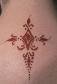 颈部图腾十字架纹身图案