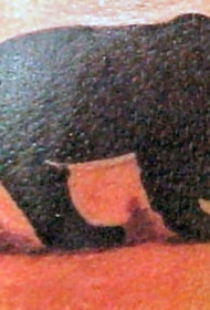 黑色的熊剪影纹身图案