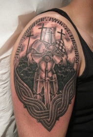 肩部黑棕色装甲战士纹身图案