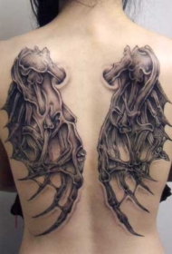 背部哥特式的翅膀纹身图案