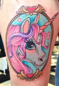 大腿漂亮的卡通彩绘独角兽肖像纹身图案