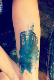 小臂彩色的泼墨建筑纹身图案