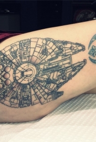 大腿惊人的黑白千年隼船与徽章纹身图案