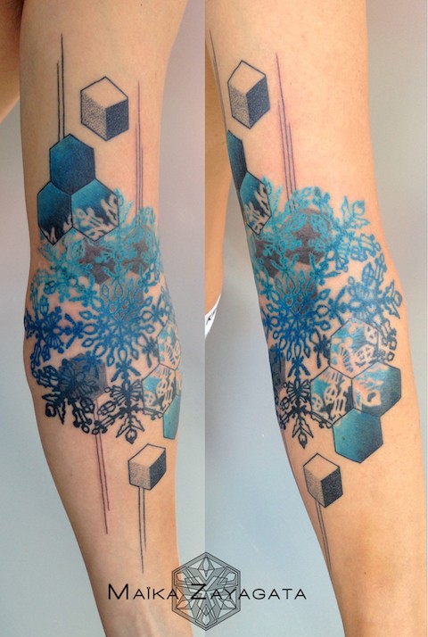 小臂说明风格美丽的雪花与立方体纹身图案