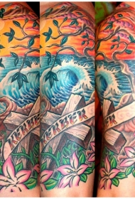手臂海景树和花朵十字架彩色纹身图案