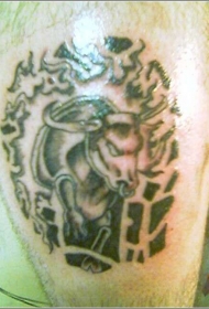 公牛与图腾符号纹身图案