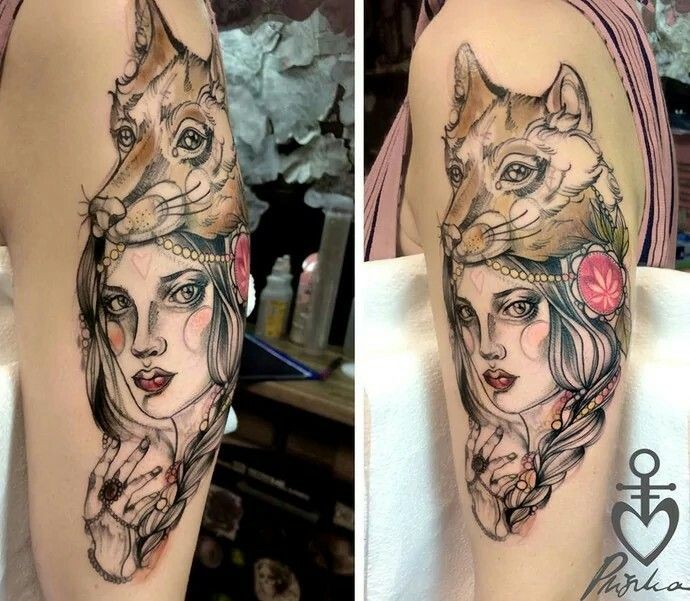 肩部素描风格彩色部落妇女与狼头盔纹身图案