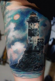 大臂内侧写实的古老灯塔纹身图案