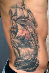 腰侧非常逼真的彩色英语船纹身图案