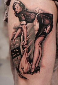 腿部棕色性感女佣纹身图案