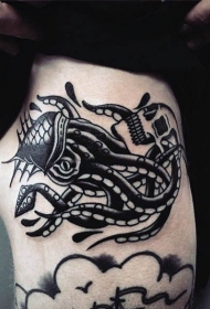 大腿简单的黑色乌贼与骷髅纹身图案