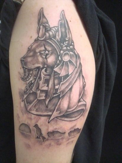 大臂古埃及主题黑白神像纹身图案