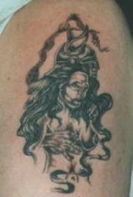 腿部黑色长发维京人纹身图案