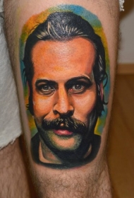 腿部彩色逼真肖像纹身图案