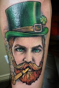 手臂新风格的彩色吸烟男子纹身图案