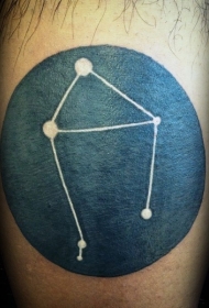 腿部黑色有趣的符号纹身图案