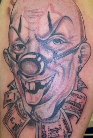 美元和光头小丑纹身图案