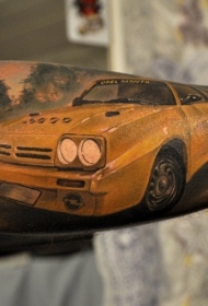 黄色赛车和风景彩色纹身图案