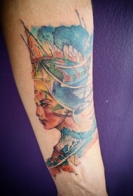 手臂埃及女王的彩色纹身图案