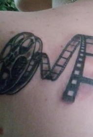 背部黑白电影交卷纹身图案