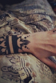 黑色手链手腕纹身图案