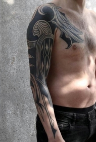 手臂黑色部落风格装饰图腾纹身图案