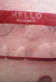 胸部个性彩色空白的名牌纹身图案