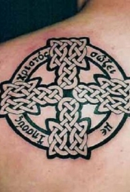 黑色爱尔兰结十字架纹身图案