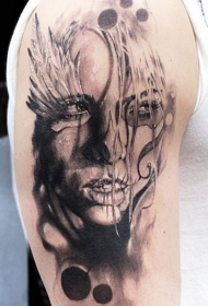 墨西哥传统风格大臂羽毛女郎纹身图案