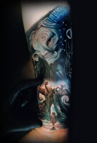 手臂幻想风格彩色女孩与魔鬼纹身图案