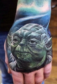 手背自然彩色怪物肖像纹身图案