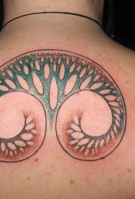 背部的原始风格树彩色纹身图案