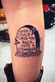 小腿简单的黑色点刺墓碑与字母纹身图案