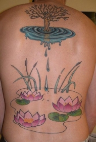 背部树和水与莲花彩色纹身图案