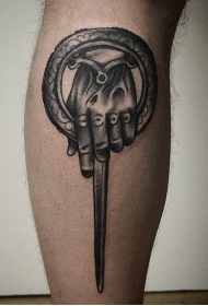 小腿个性黑灰幻想剑和手纹身图案
