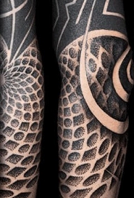 黑色图腾点刺纹身图案